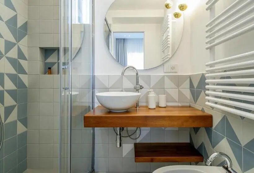 اتاق لوکس با چشم‌انداز دریا, Capri Marina Suite