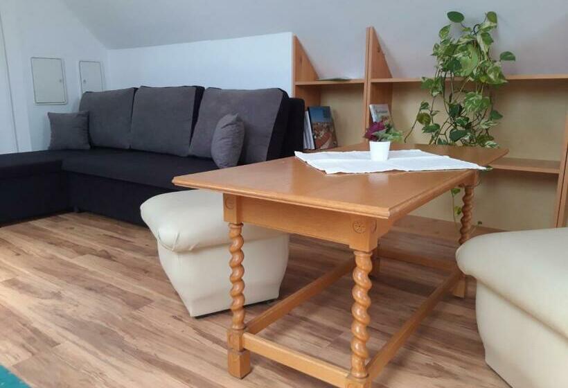 اتاق استاندارد سه نفره, Egri Csillagocska Apartman