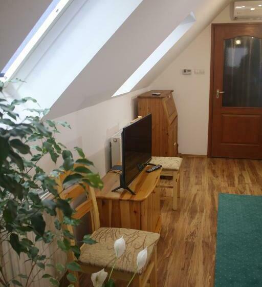 اتاق استاندارد سه نفره, Egri Csillagocska Apartman