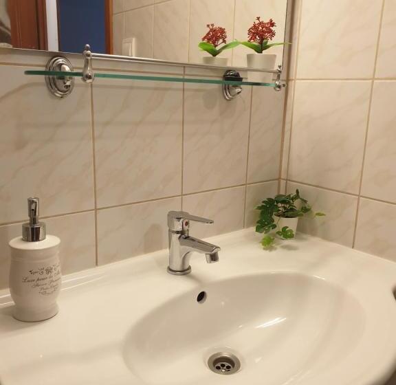 اتاق استاندارد سه نفره, Egri Csillagocska Apartman