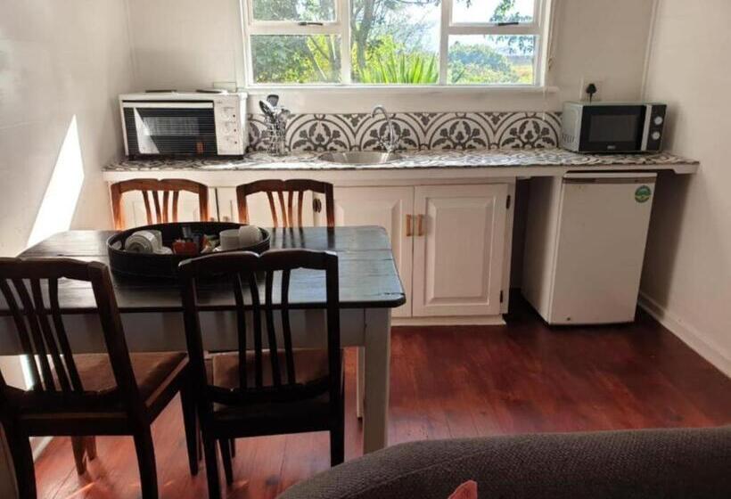 オーシャンビュースタンダードルームバルコニー付き, Misty Mountain Reserve