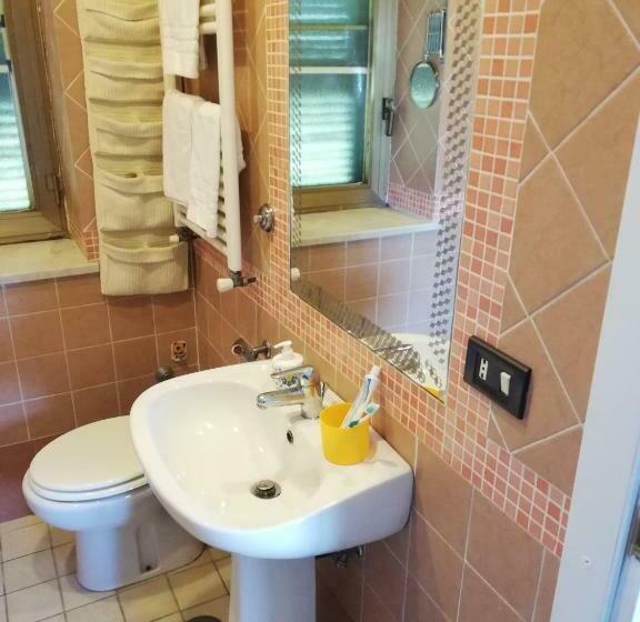 חדר סטנדרט לארבעה, Camera Sofia B&b