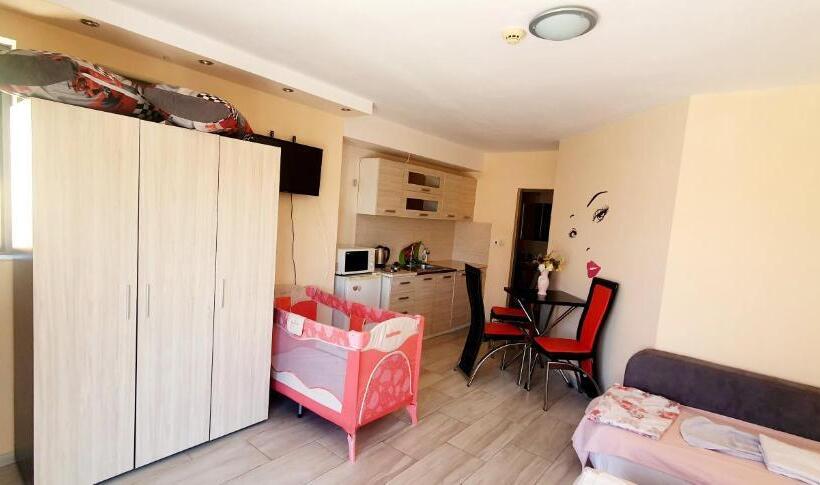 스탠다드 스튜디오, хотел дани