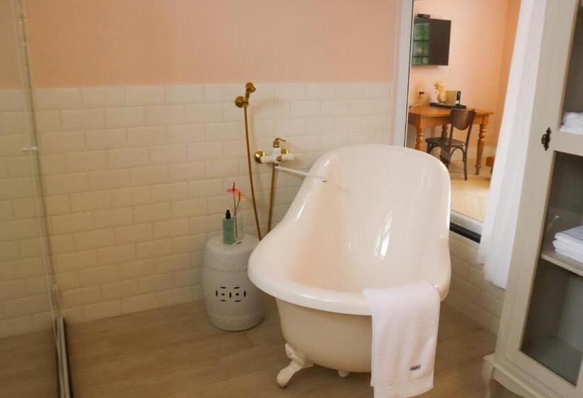 Люкс Повышенной Комфортности, Vila Pugliesi Hotel Boutique