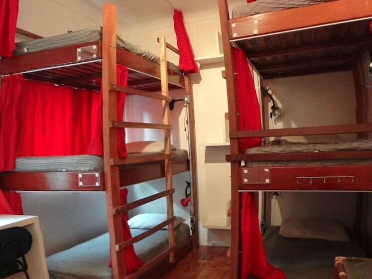سرير فى غرفة مشتركه, Albergaria Hostel