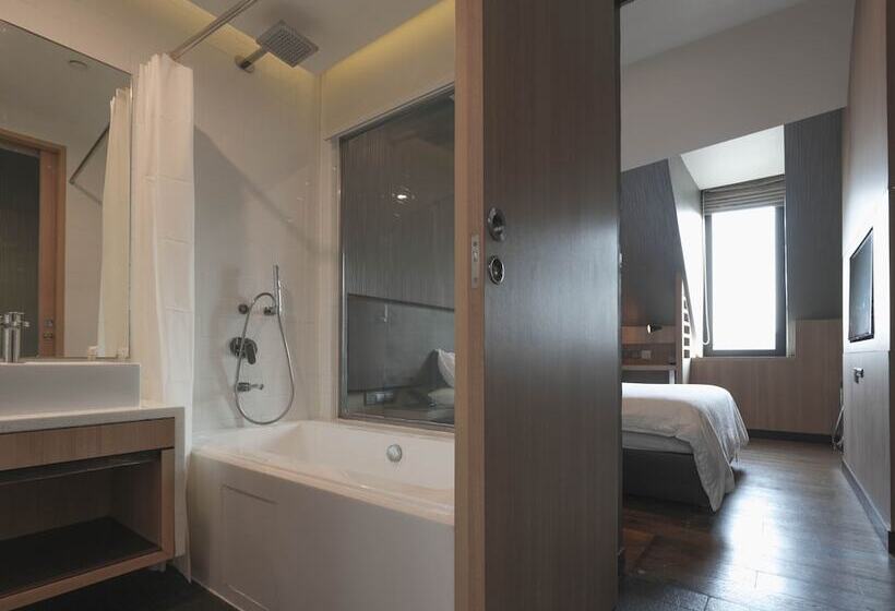 اتاق پرمیوم, Amrise Hotel Kitchener