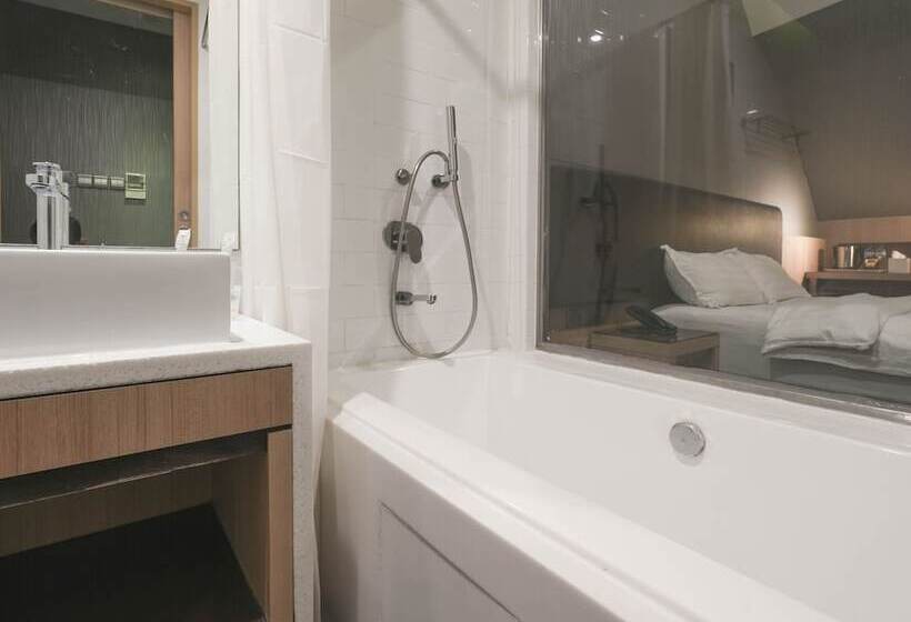 اتاق پرمیوم, Amrise Hotel Kitchener