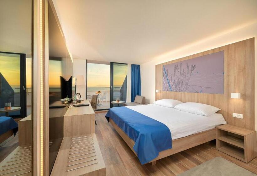 غرفة كومفورت مطلة علي البحر, Medora Auri Family Beach Resort