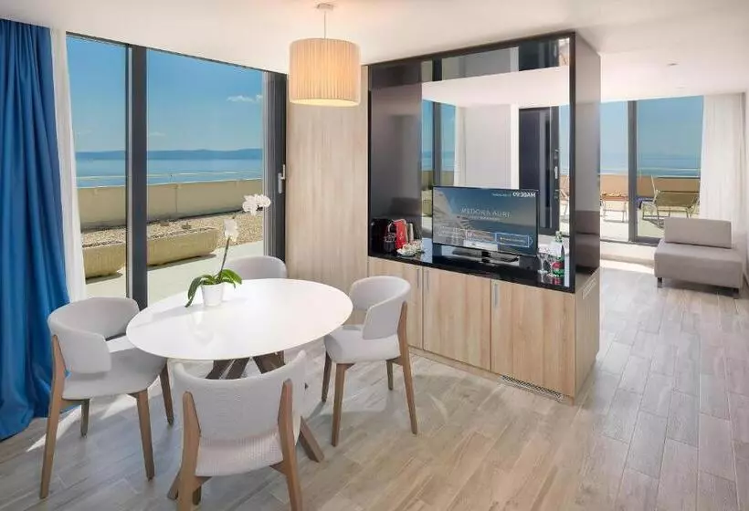 オーシャンビュースーペリアースイート, Medora Auri Family Beach Resort