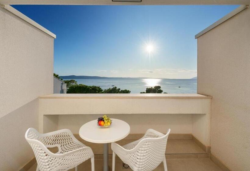 غرفة كومفورت إطلالة جانبية على البحر, Medora Auri Family Beach Resort