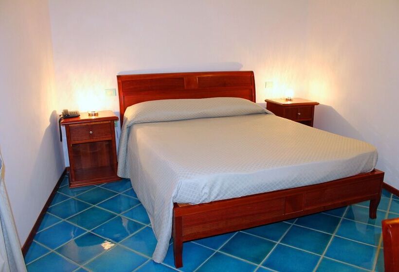 חדר אקונומי יחיד, Pisacane