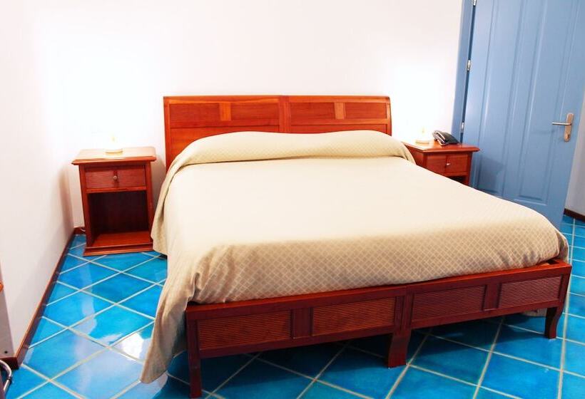 חדר קלאסי, Pisacane