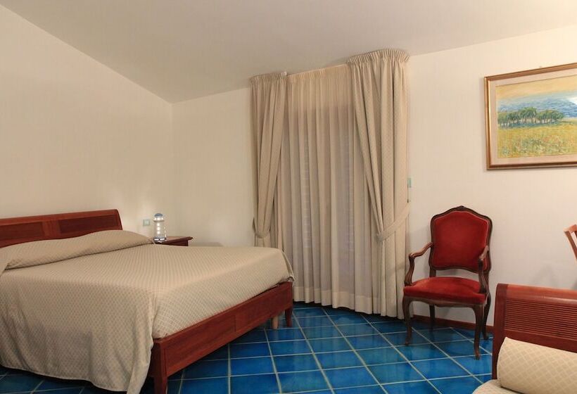 חדר דלוקס נוף לים, Pisacane