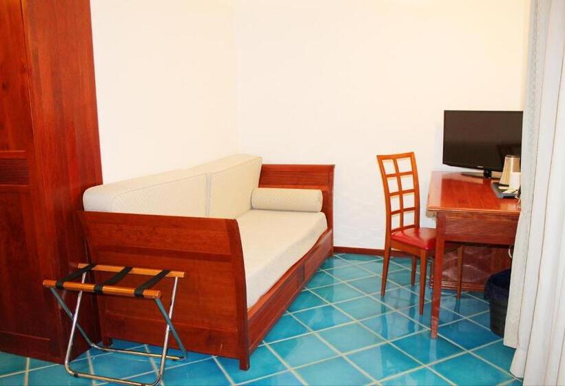 חדר אקונומי יחיד, Pisacane