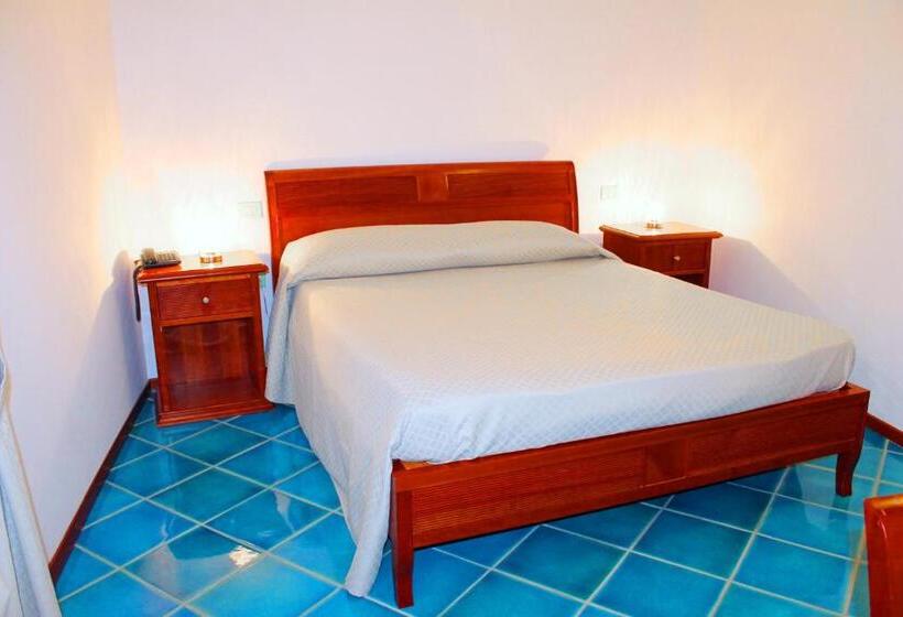 חדר אקונומי יחיד, Pisacane