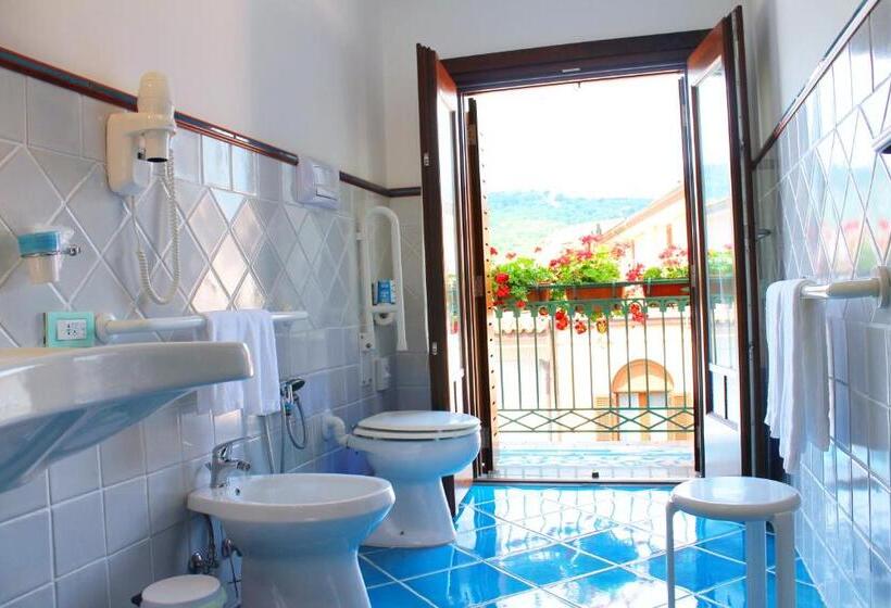 חדר קלאסי, Pisacane