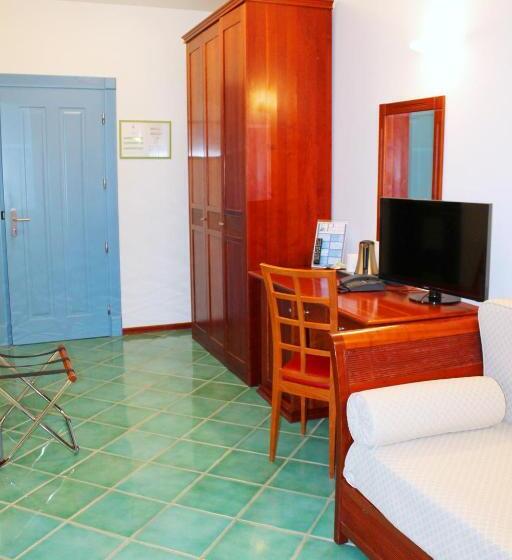 Comfort Room Side Sea View, Pisacane