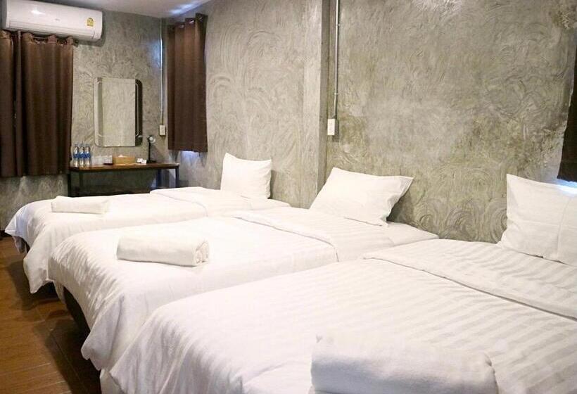 غرفة قياسية ثلاثية, Momento House