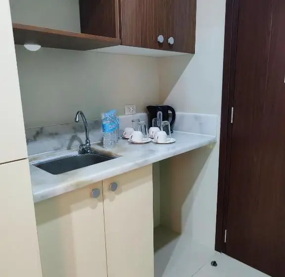 エコノミー４人部屋, G Square Residences