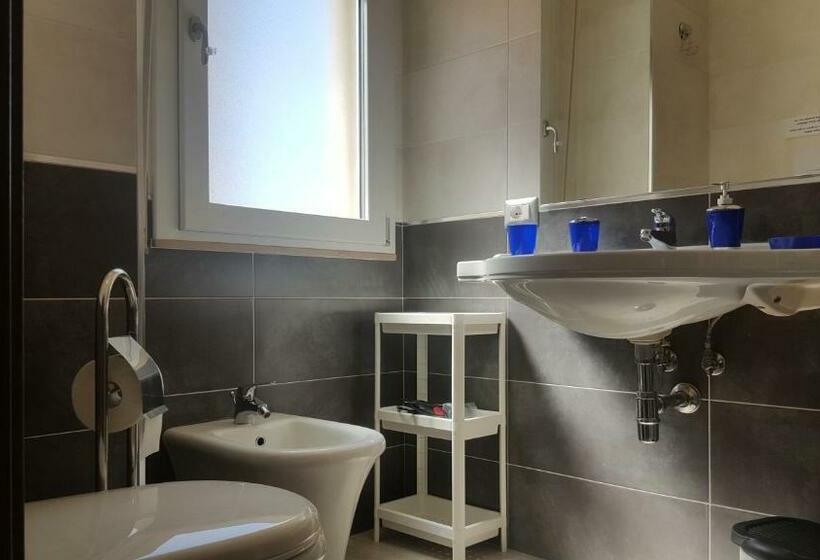 اتاق استاندارد, Guest House Web Room