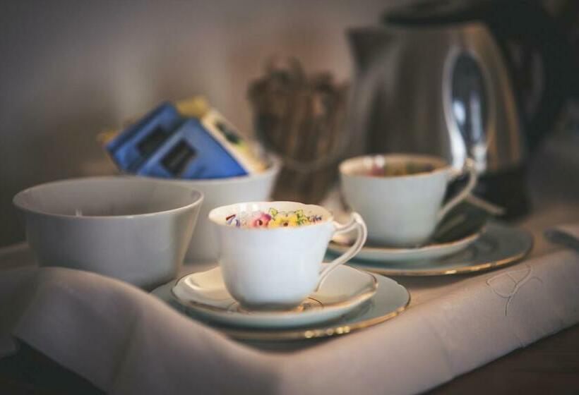 اتاق لوکس چهار تخته, B&b S. Trinità 18 Suites & Rooms