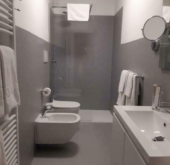 اتاق لوکس چهار تخته, B&b S. Trinità 18 Suites & Rooms