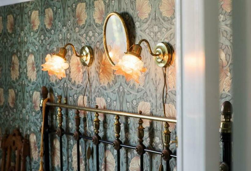 기본룸, Strandflickornas Annex Gula Villan