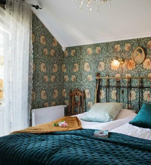 基本间, Strandflickornas Annex Gula Villan