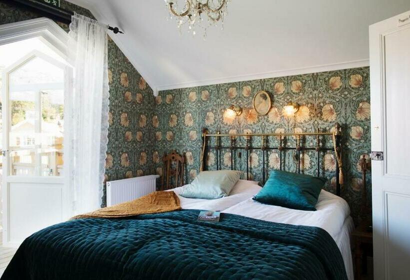 기본룸, Strandflickornas Annex Gula Villan