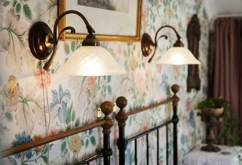 기본룸, Strandflickornas Annex Gula Villan