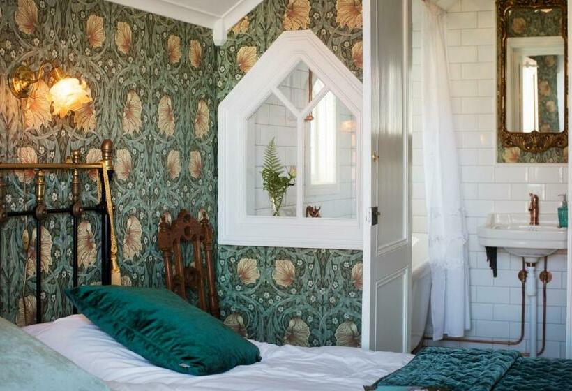 基本间, Strandflickornas Annex Gula Villan