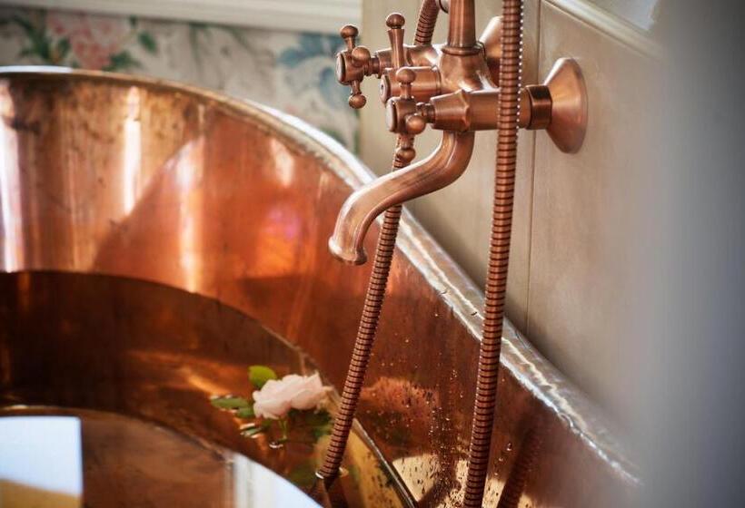 基本间, Strandflickornas Annex Gula Villan