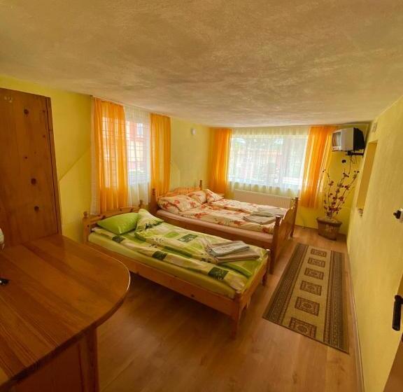 חדר סטנדרט לשלושה, къщи за гости ореха