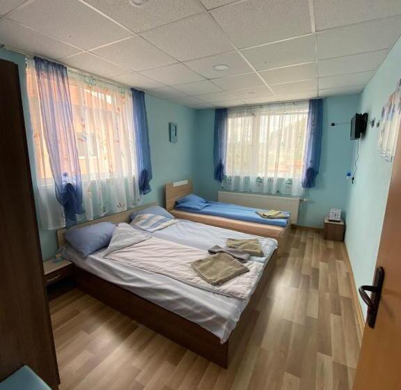 חדר סטנדרט לשלושה, къщи за гости ореха