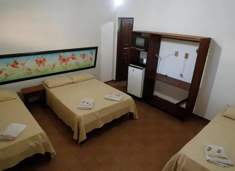 エコノミー４人部屋, Praia Sol Pousada