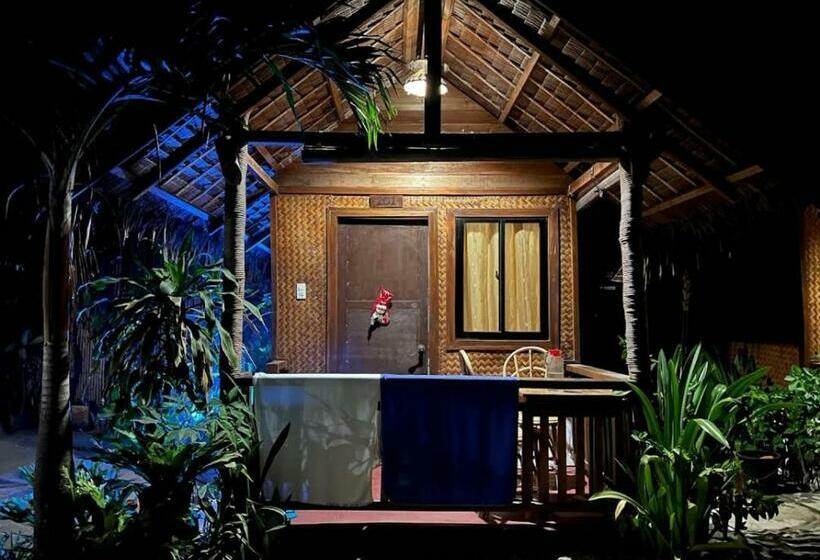 带阳台及侧面海景的标准房间, Zhaya S Beach & Cottages