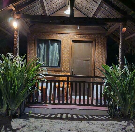 带阳台及侧面海景的标准房间, Zhaya S Beach & Cottages