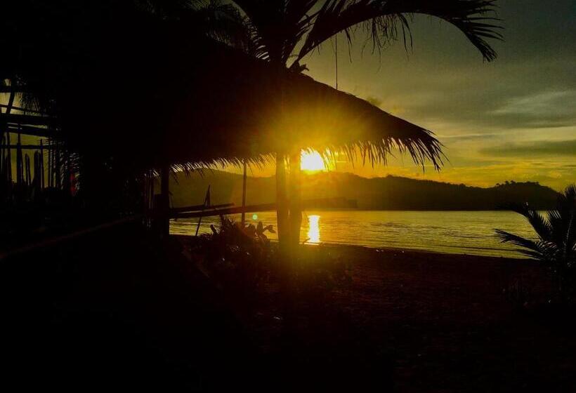 带阳台及侧面海景的标准房间, Zhaya S Beach & Cottages