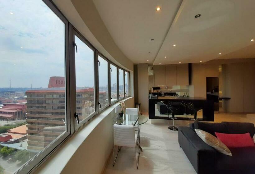 استودیوی سوپریور, 4 On Pritchard Luxury Suites