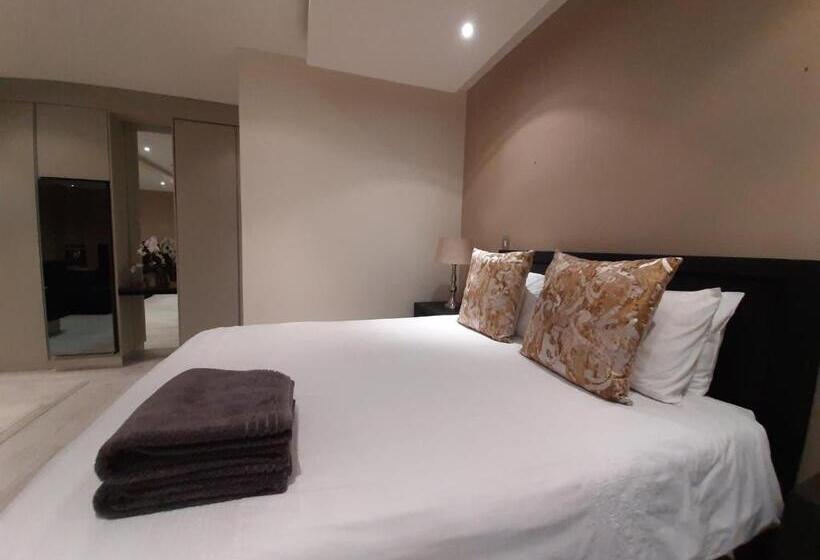 Escritório Superior, 4 On Pritchard Luxury Suites