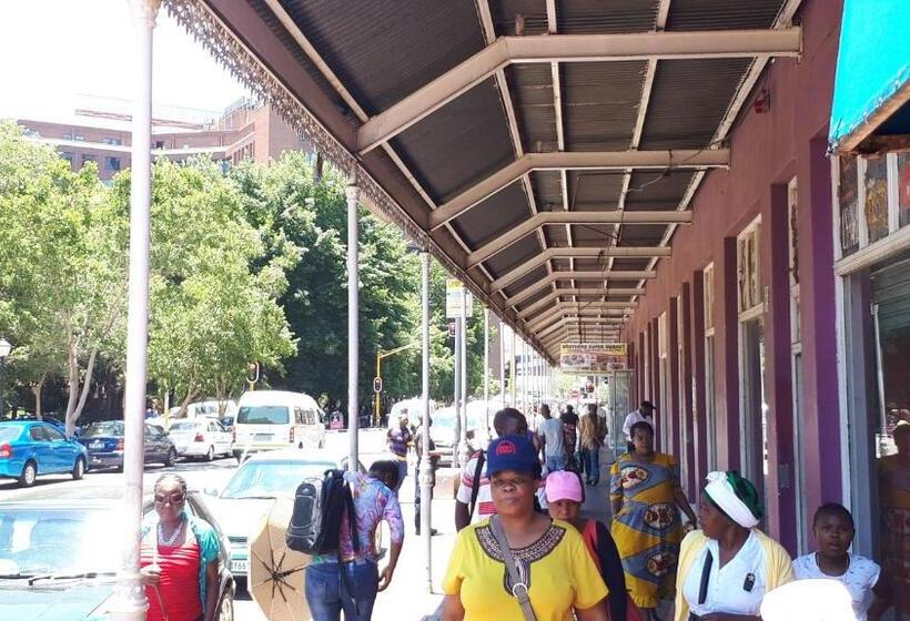 استودیوی سوپریور, 4 On Pritchard Luxury Suites