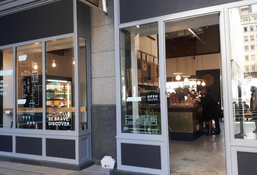 استودیوی سوپریور, 4 On Pritchard Luxury Suites