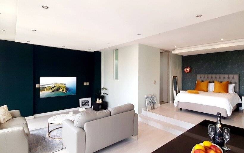 استودیوی لوکس, 4 On Pritchard Luxury Suites