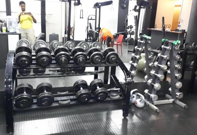 استودیوی سوپریور, 4 On Pritchard Luxury Suites