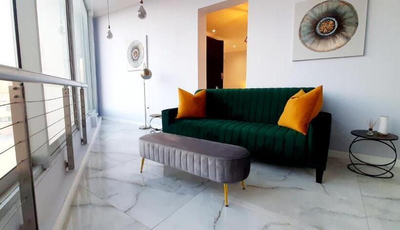 سوییت اجرایی, 4 On Pritchard Luxury Suites