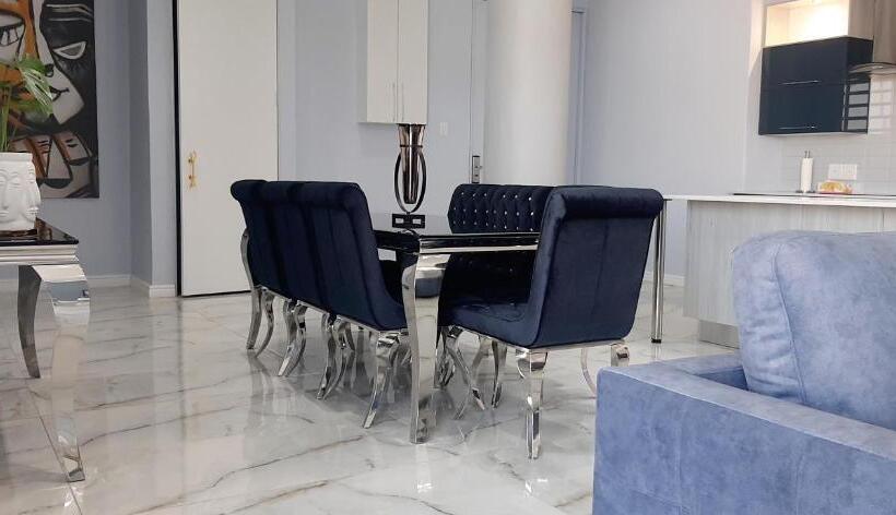 سوییت اجرایی, 4 On Pritchard Luxury Suites