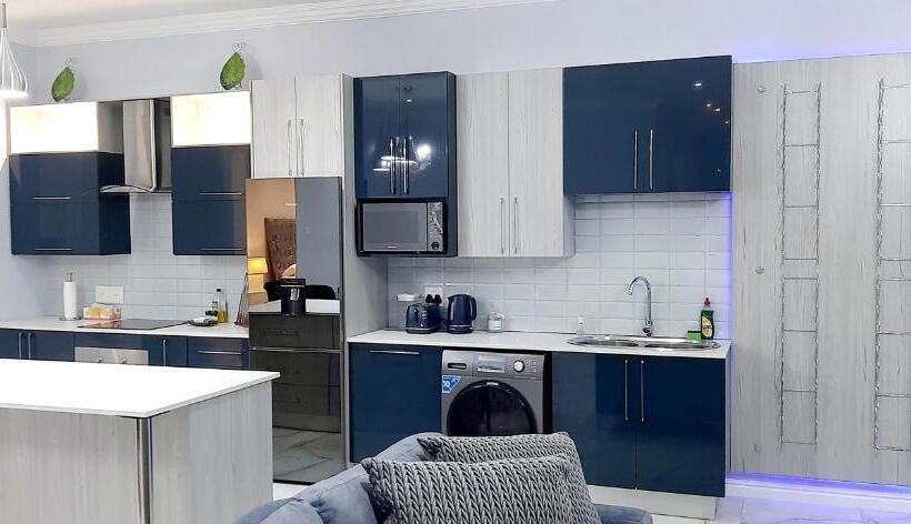 سوییت اجرایی, 4 On Pritchard Luxury Suites