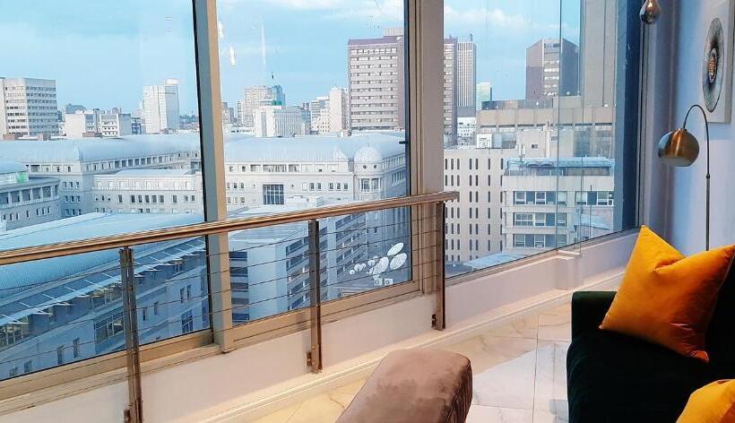 سوییت اجرایی, 4 On Pritchard Luxury Suites