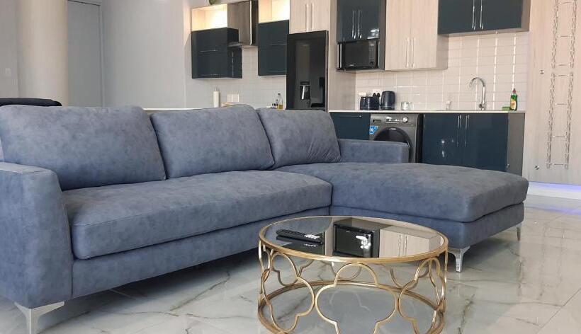 سوییت اجرایی, 4 On Pritchard Luxury Suites