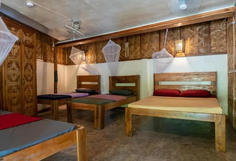 اتاق خانوادگی, Soffta Surf Ranch